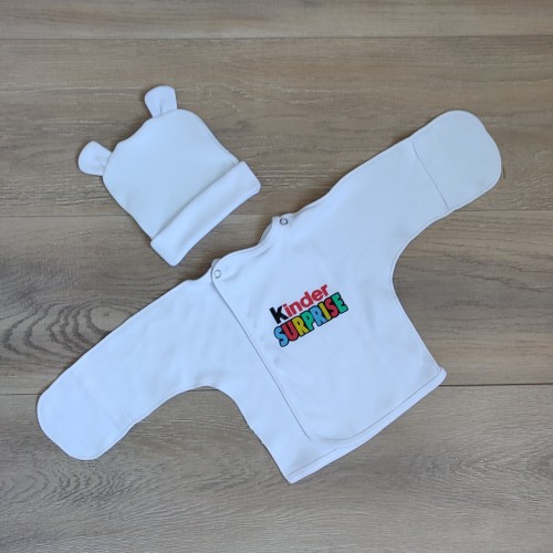 Купить оптом Комплект 3-ка для новорожденных "киндер сюрприз" (интерлок) Купить оптом Комплект 3-ка для новорожденных "киндер сюрприз" (интерлок)